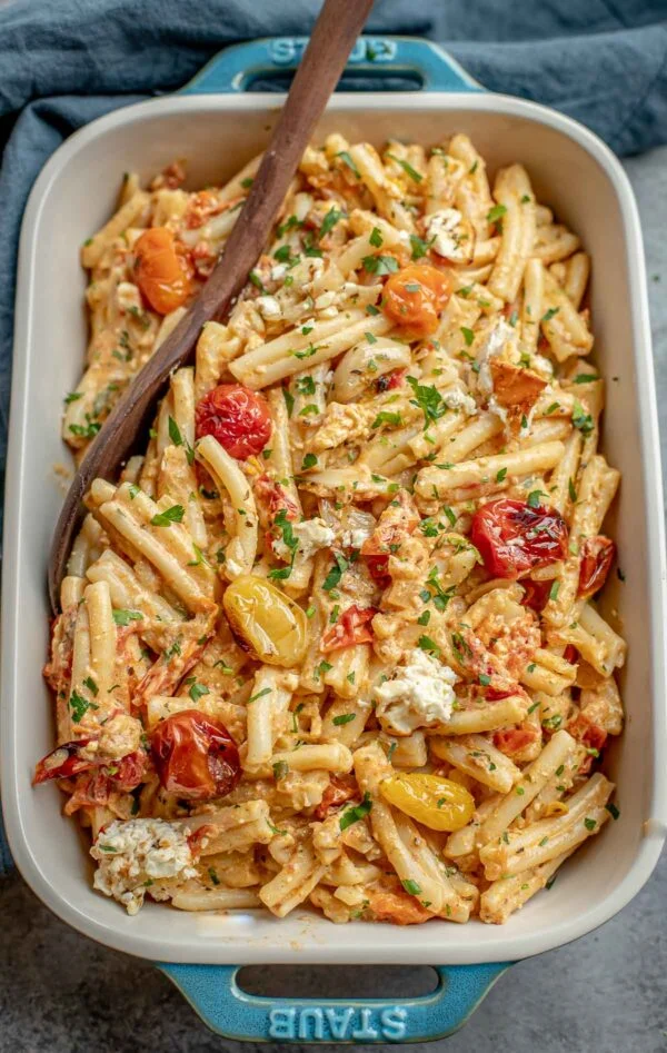 Pasta with feta cheese and cherry tomatoes, Roasted tomato pasta Jamie Oliver, Baked feta pasta, Baked feta pasta with cherry tomatoes, Goats cheese pasta recipes Jamie Oliver, Creamy roasted tomato pasta, Baked feta pasta with canned tomatoes,