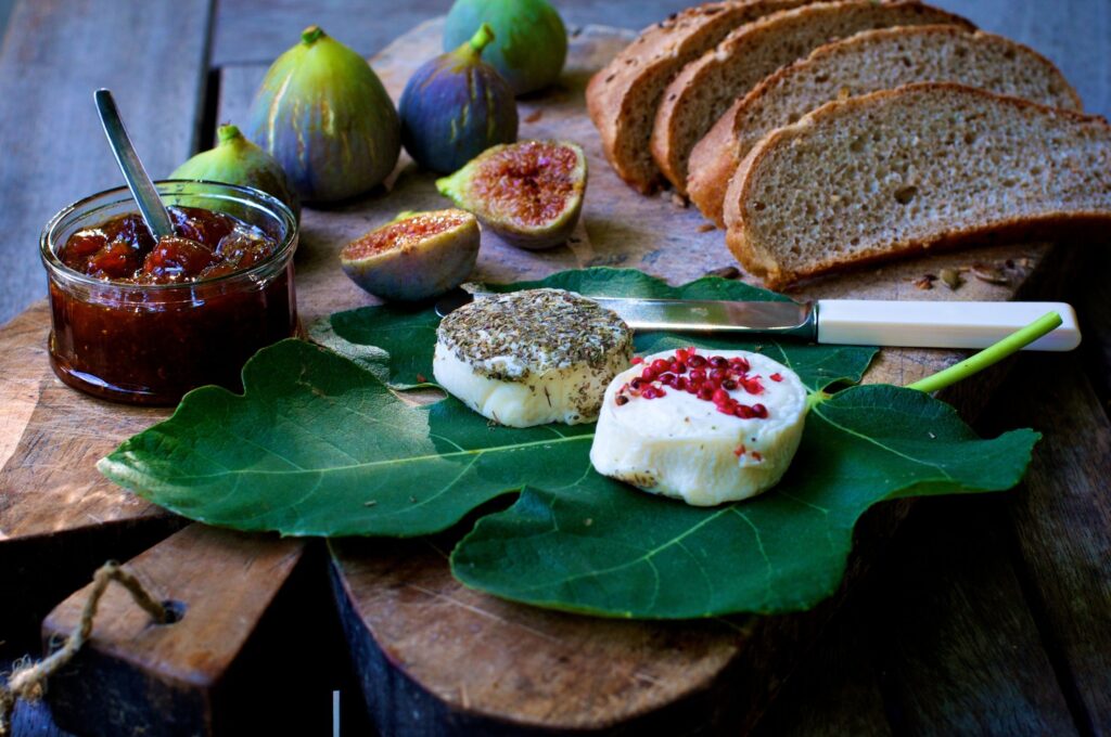 Bruschetta with Creamy Goat Cheese & Sweet Fig Jam – An Irresistible Appetizers your guests!