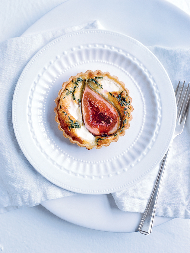 Bruschetta with Creamy Goat Cheese & Sweet Fig Jam – An Irresistible Appetizer