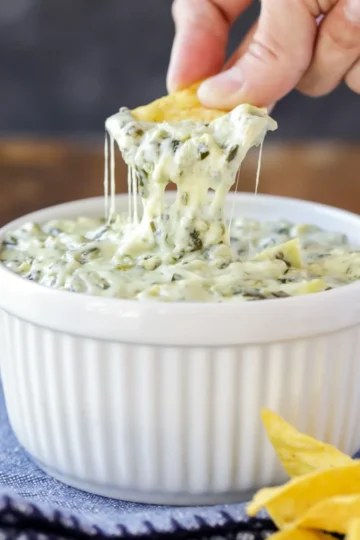 The Ultimate Creamy Spinach Artichoke Dip: Your Go-To Party Pleaser!